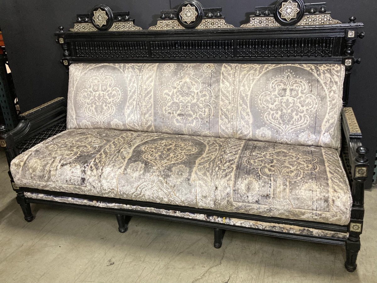 Late 19th-Century Egyptian Moorish Walnut Mashrabiya Settee — detail view 11