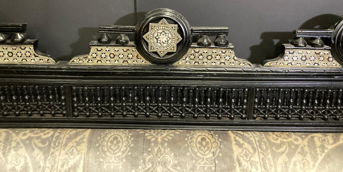 Late 19th-Century Egyptian Moorish Walnut Mashrabiya Settee — detail view 18