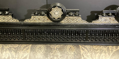 Late 19th-Century Egyptian Moorish Walnut Mashrabiya Settee — detail view 18
