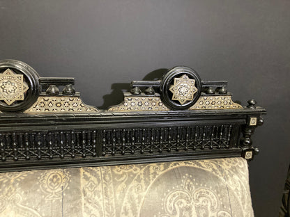 Late 19th-Century Egyptian Moorish Walnut Mashrabiya Settee — detail view 17