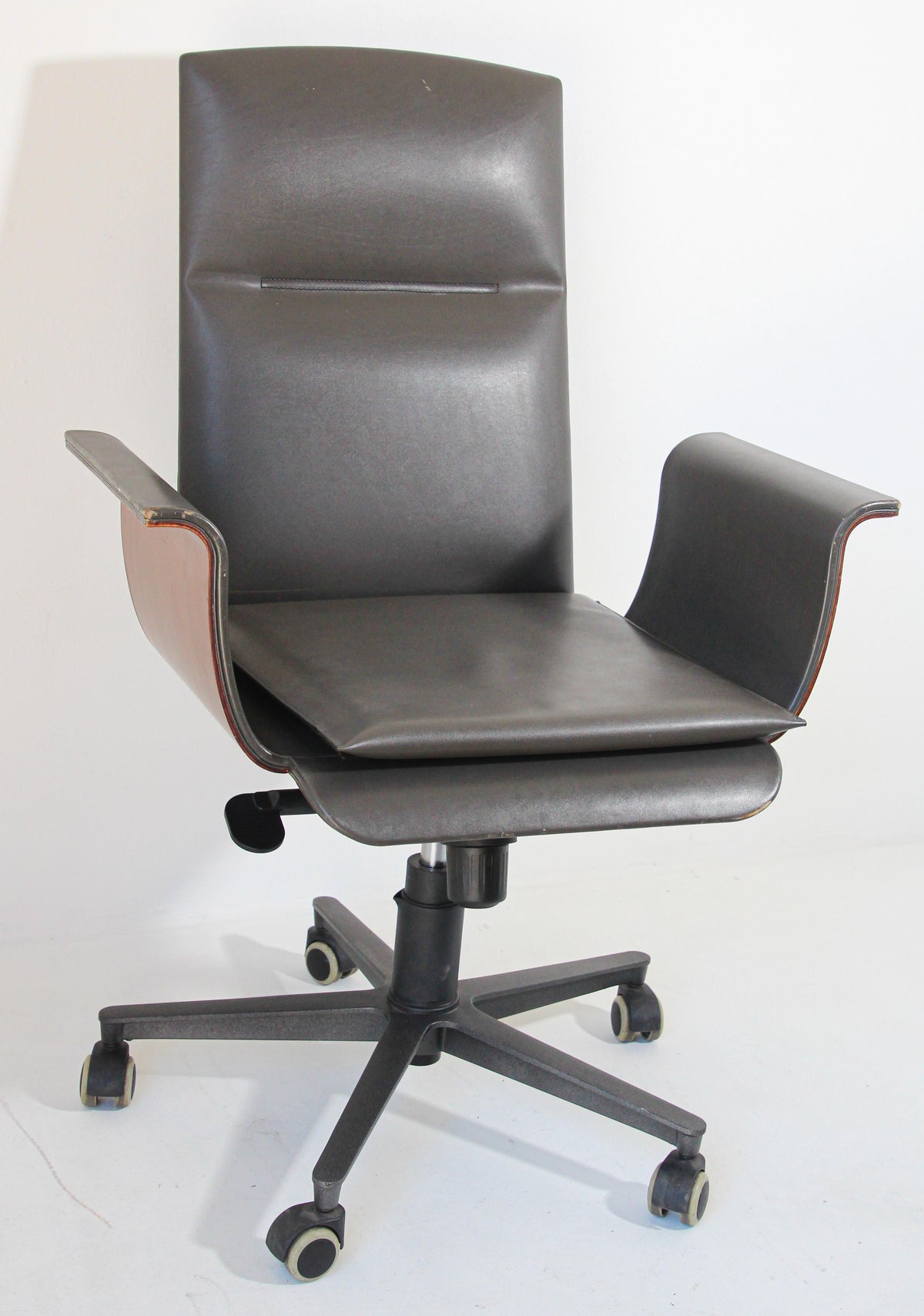 Mariani Wing Conference Office Chair by Luca Scacchetti Italy — Italy