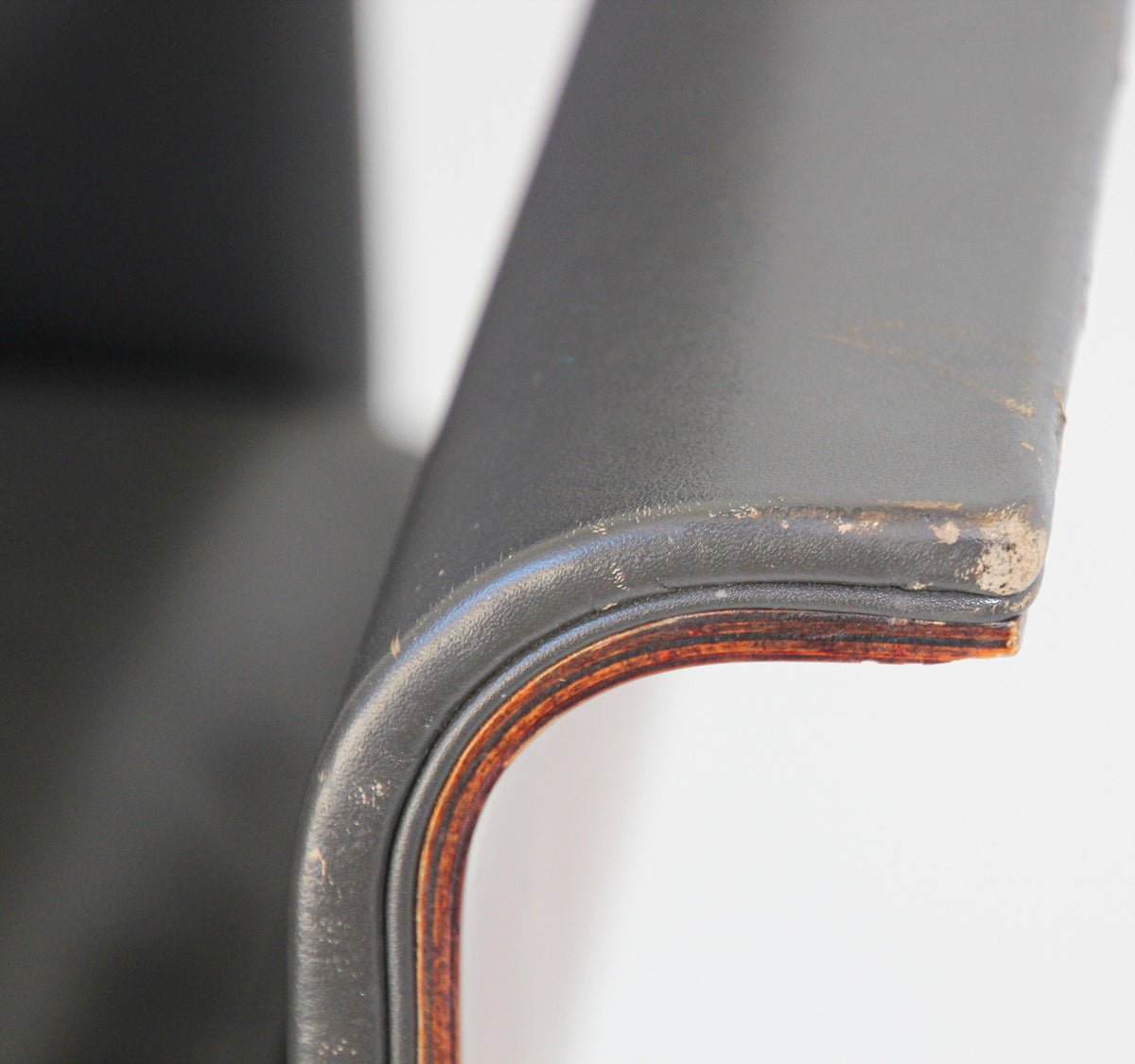 Mariani Wing Conference Office Chair by Luca Scacchetti Italy — Italy