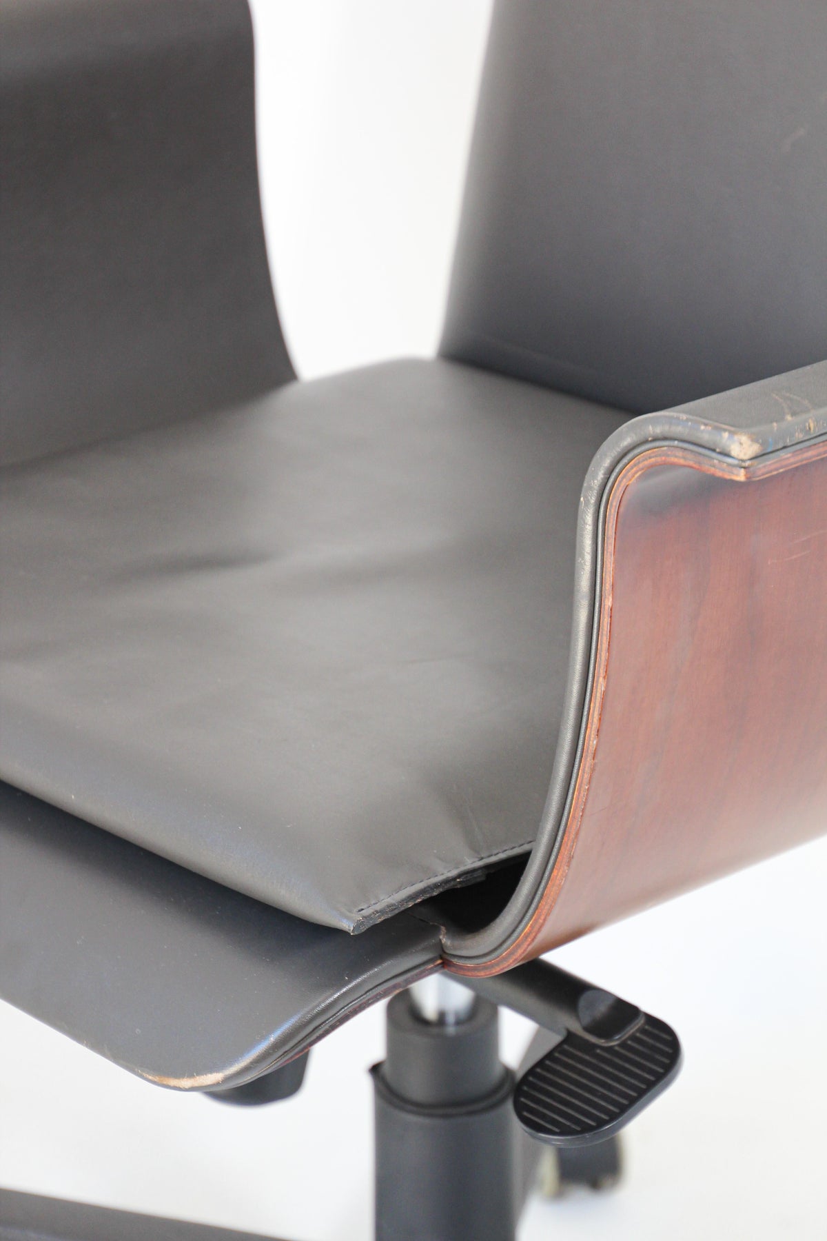 Mariani Wing Conference Office Chair by Luca Scacchetti Italy — Italy