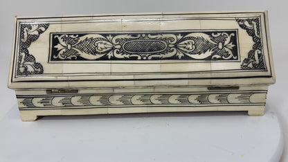 Moorish Islamic Mughal Raj Decorative Vizagapatam Carved Bone Jewelry Box India