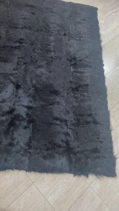 Minotti Alps Rug in Black New Zealand Sheepskin, Italian Modern Design