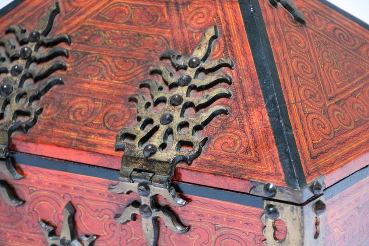 19th Century Indian Malabar Dowry Jewelry Box in Lacquered Teak with Handcrafted Brass from Kerala
