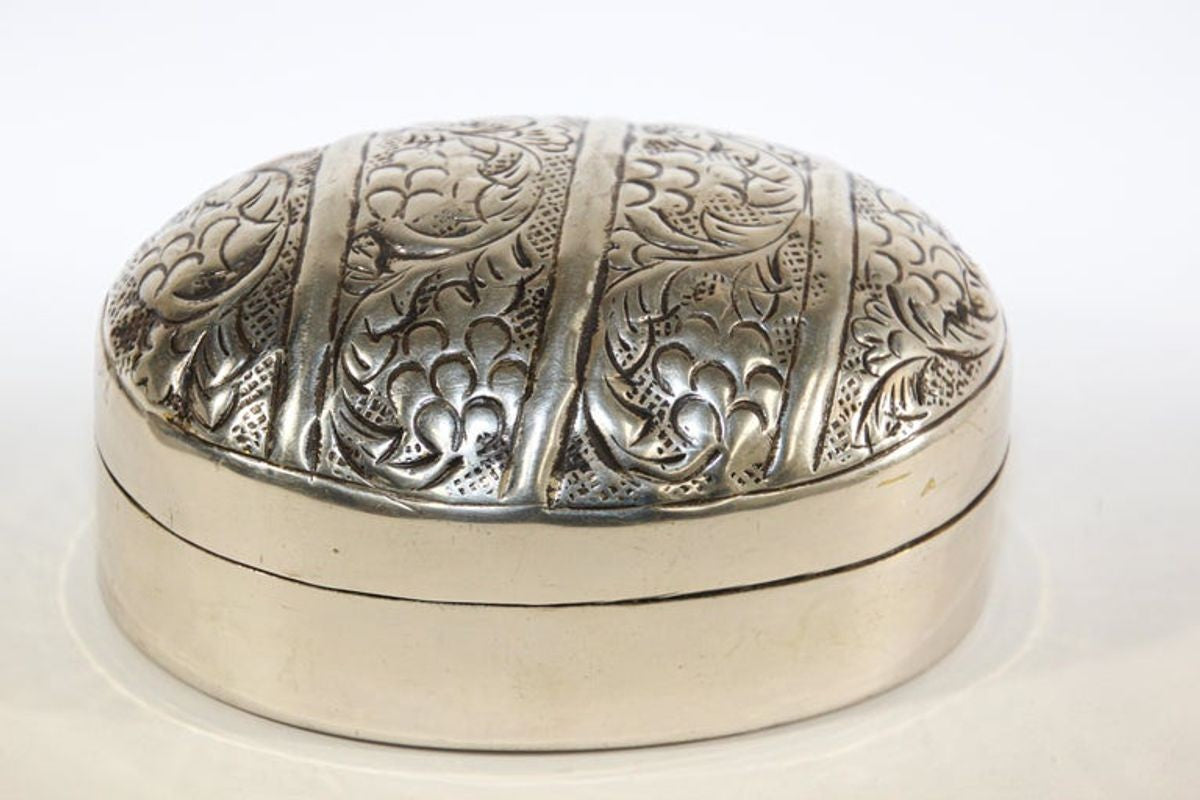 Asian Handcrafted Oval Betel Box in Metal Silvered