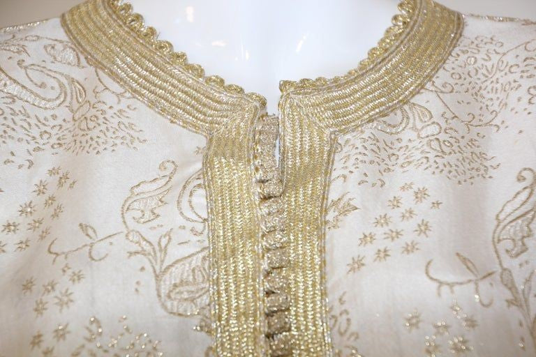 Elegant Moroccan White Caftan with Gold Metallic Floral Brocade