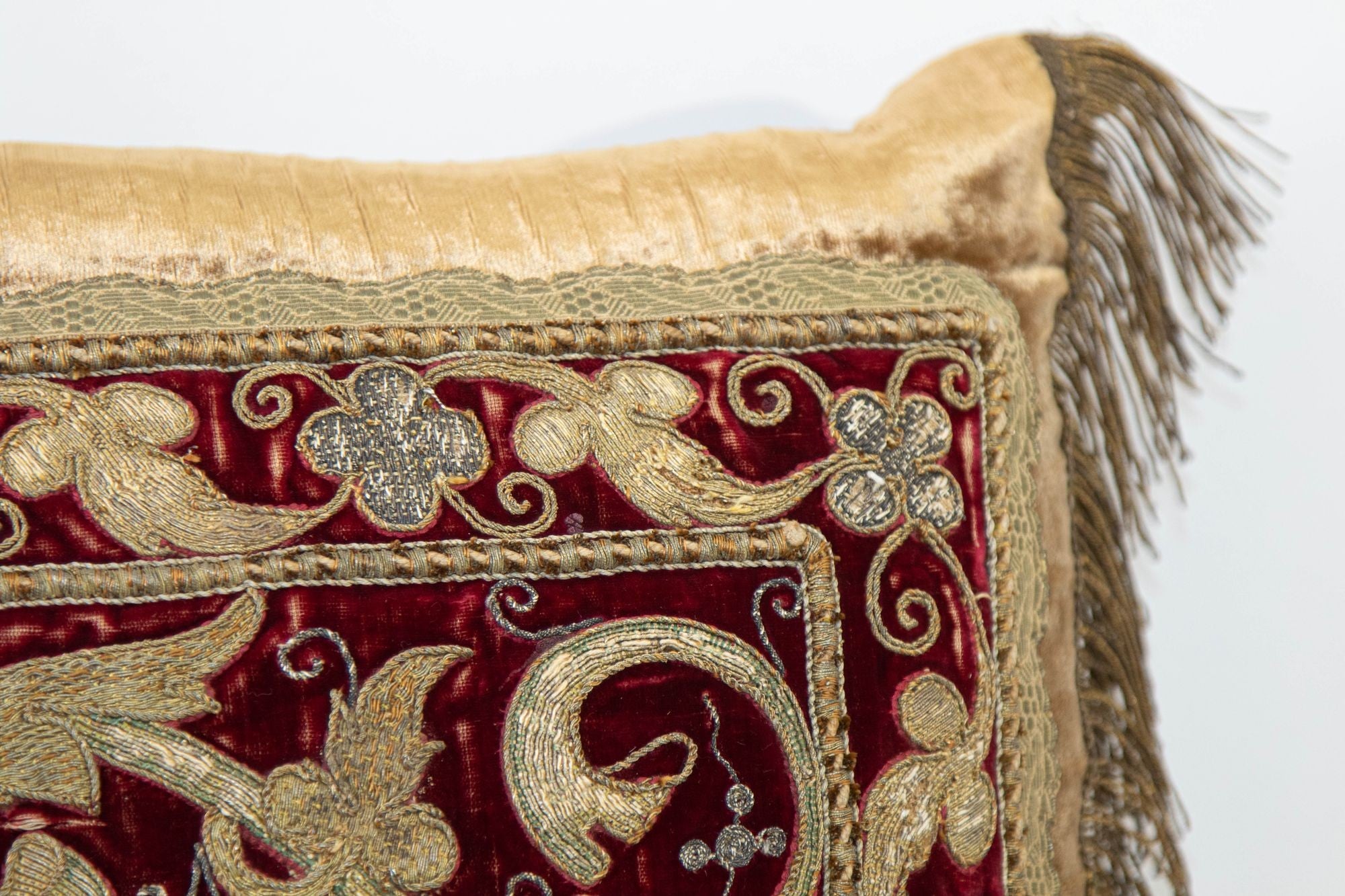 Gold 2025 lumbar pillows