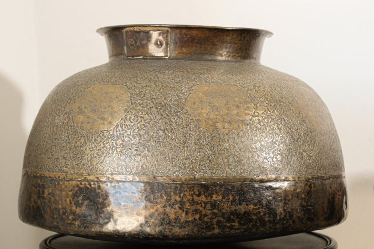 Large Fine Antique Islamic Inlaid Indo-Persian Copper Mughal Vessel