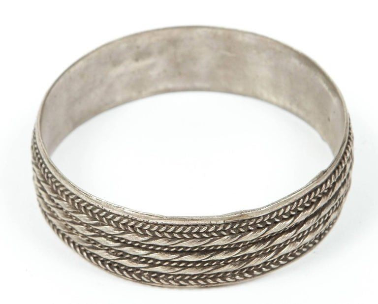 Handcrafted Moroccan Berber Tribal Bracelet in Silver, 1950 – view 2