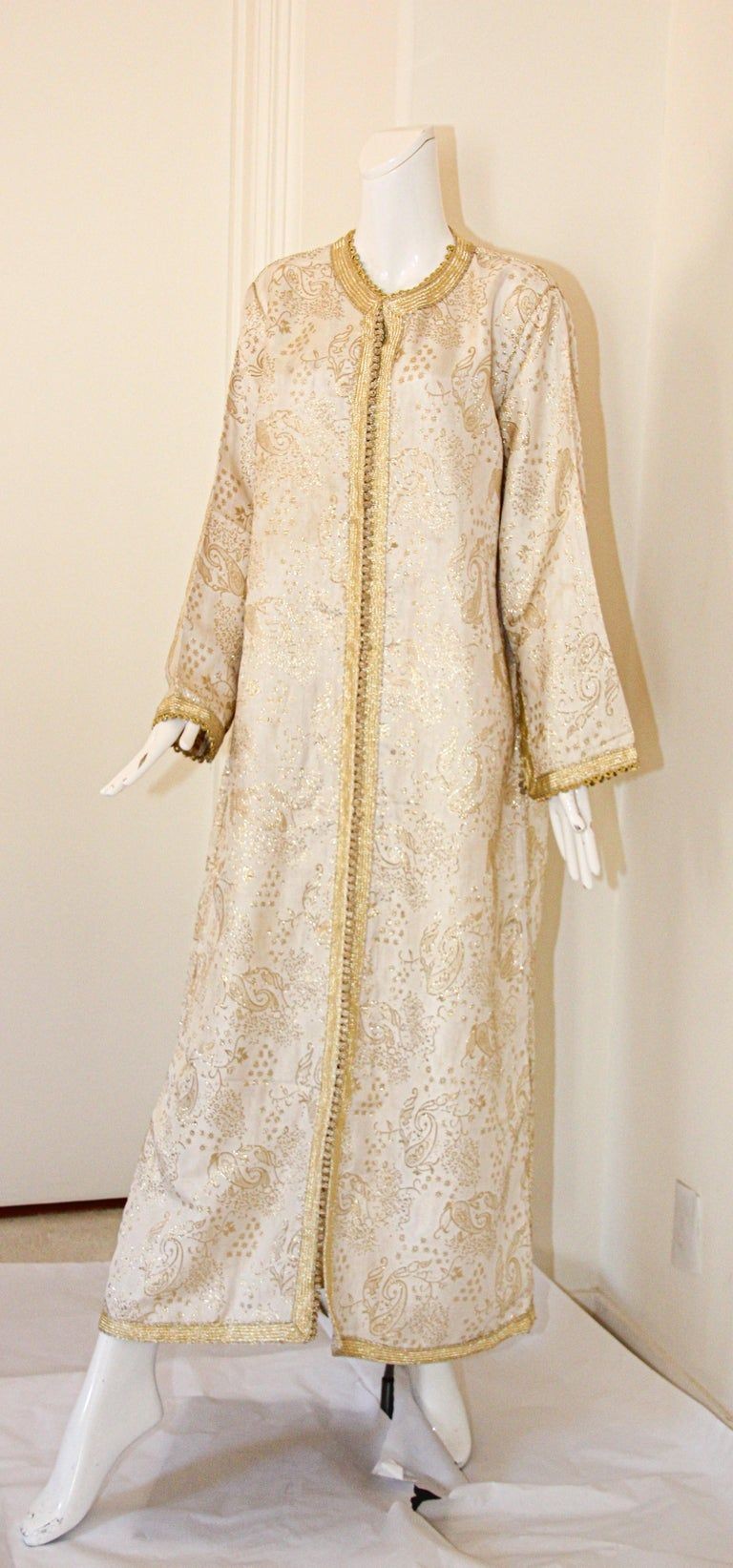 Elegant Moroccan White Caftan with Gold Metallic Floral Brocade - E-mosaik Elegant Moroccan White Caftan with Gold Metallic Floral Brocade - E-mosaik