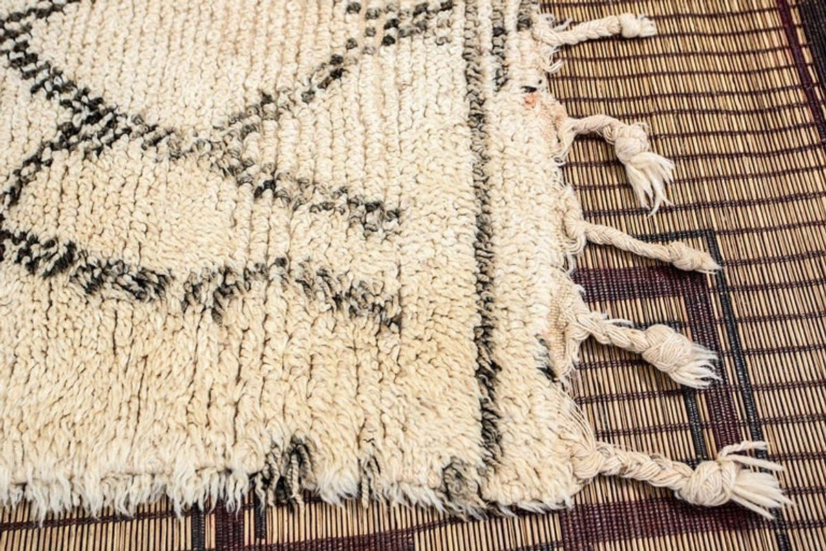Vintage Moroccan Beni Ouarain Rug, Hand-Woven Wool, 1950s Design