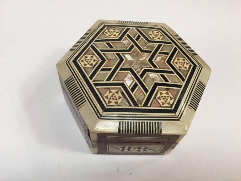 Mosaic Mother-of-Pearl Inlaid Octagonal Box - E-mosaik