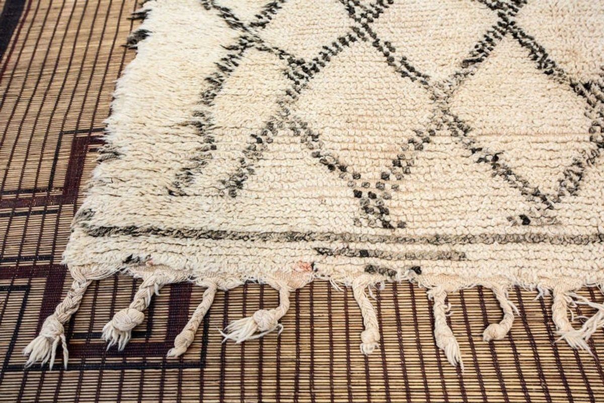Vintage Moroccan Beni Ouarain Rug, Hand-Woven Wool, 1950s Design