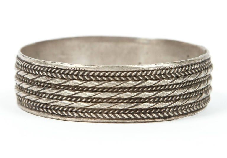 Handcrafted Moroccan Berber Tribal Bracelet in Silver, 1950 – view 4