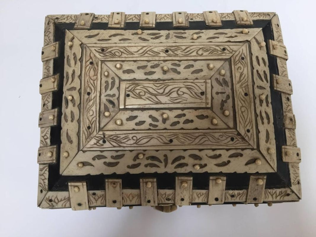 Anglo-Indian Vizagapatam Bombay Mughal Style Footed Box With Bone Overlay