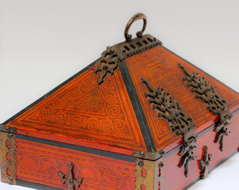19th Century Indian Malabar Dowry Jewelry Box in Lacquered Teak with Handcrafted Brass from Kerala