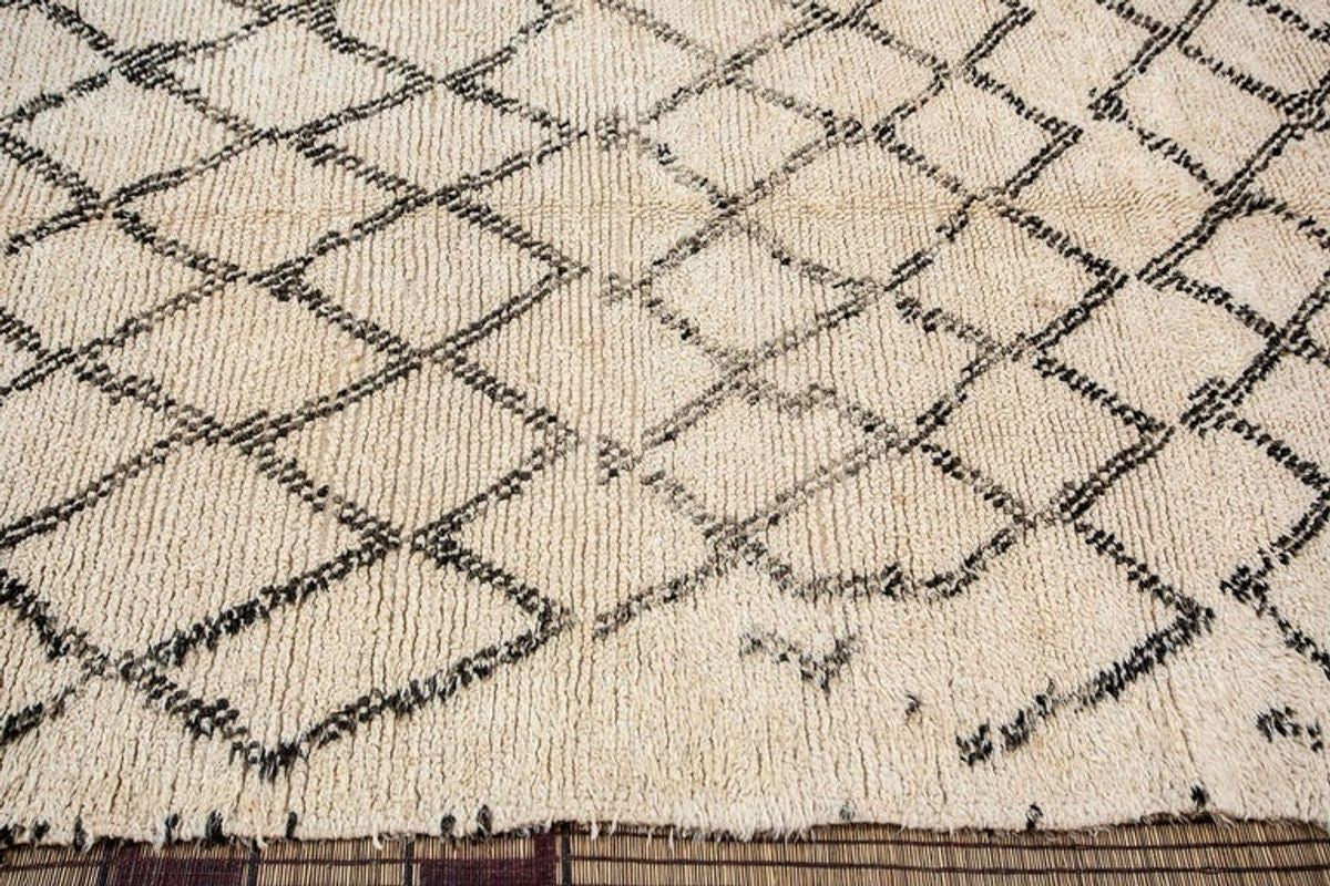 Vintage Moroccan Beni Ouarain Rug, Hand-Woven Wool, 1950s Design