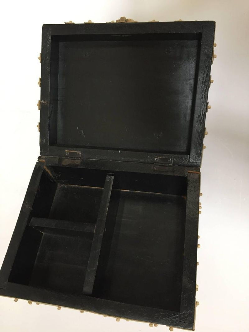 Anglo-Indian Vizagapatam Bombay Mughal Style Footed Box With Bone Overlay