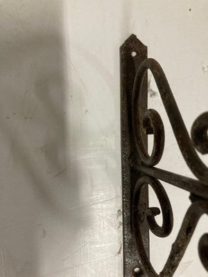 Scrolling Wall Mounted Iron Bracket for Lanterns or Signs