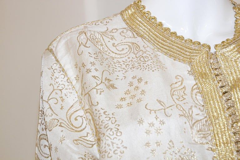 Elegant Moroccan White Caftan with Gold Metallic Floral Brocade