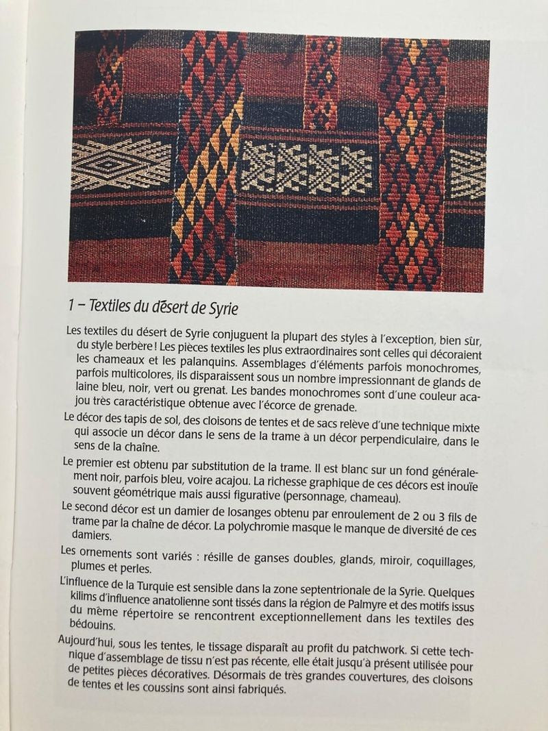 Over the Desert Au Fil du Désert Textiles from the Nomadic Desert Book