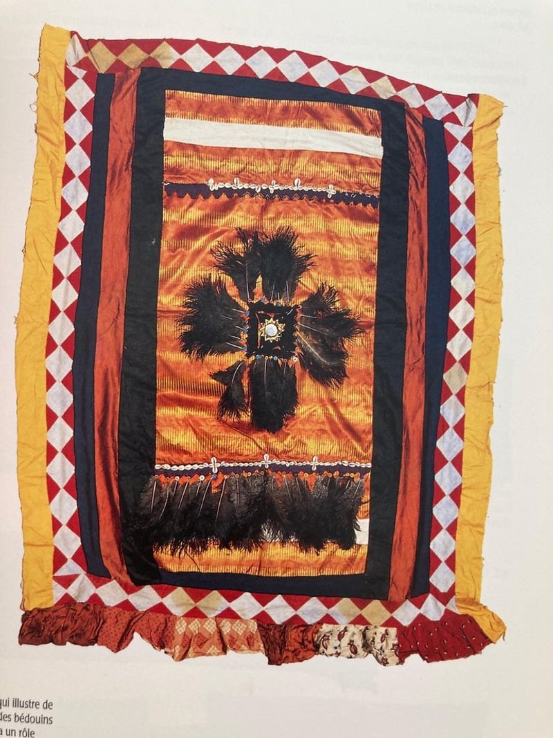 Over the Desert Au Fil du Désert Textiles from the Nomadic Desert Book