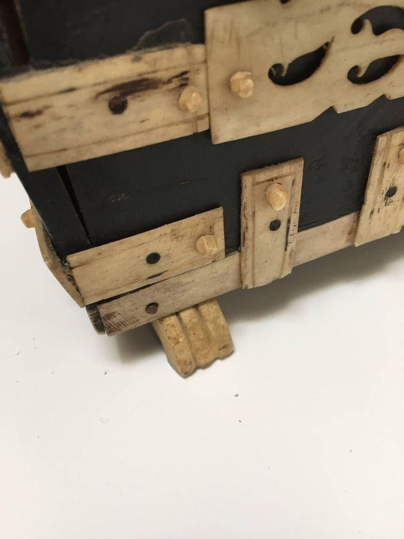 Anglo-Indian Vizagapatam Bombay Mughal Style Footed Box With Bone Overlay