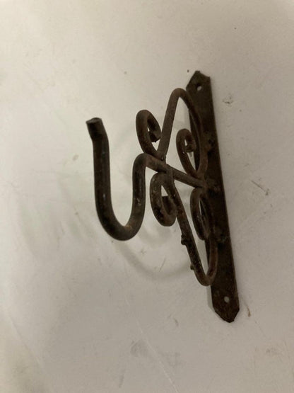 Scrolling Wall Mounted Iron Bracket for Lanterns or Signs