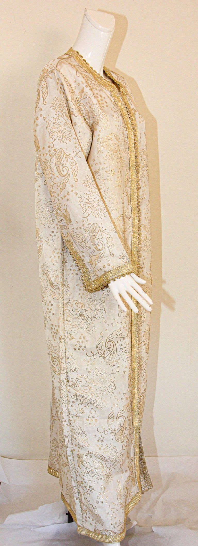 Elegant Moroccan White Caftan with Gold Metallic Floral Brocade