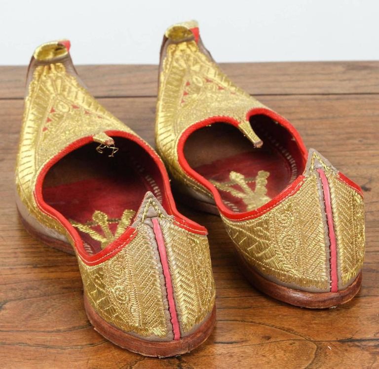 Mughal Moorish Gold and Red Embroidered Leather Shoes – view 4