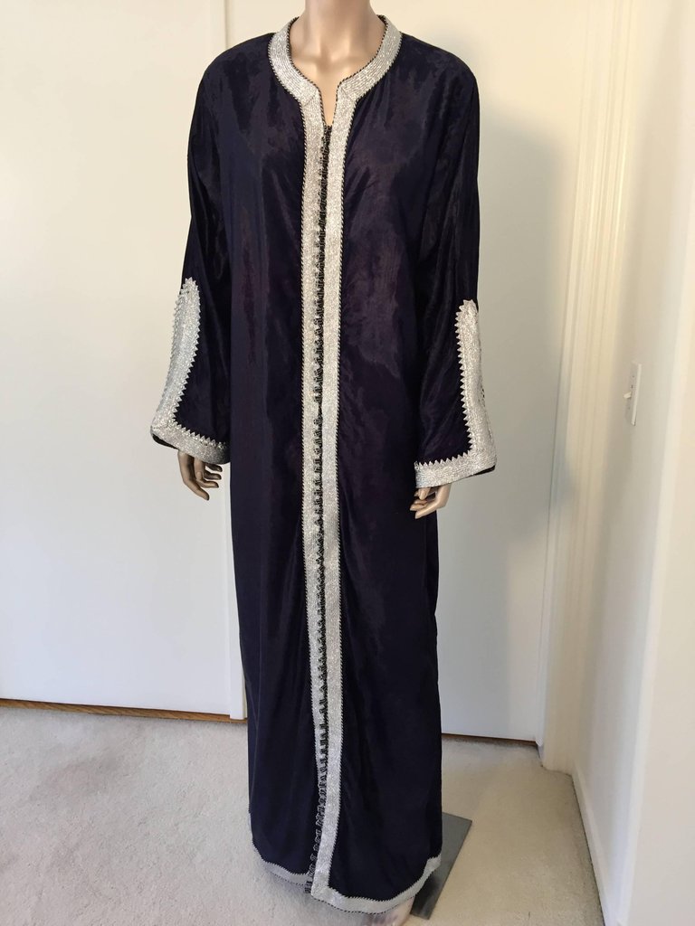 Moroccan Elegant Velvet Kaftan Black and Silver Caftan