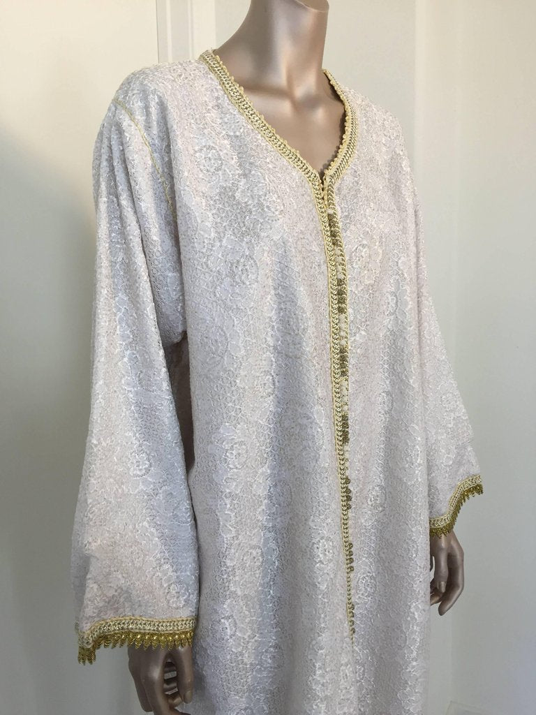 Moroccan Vintage Caftan in White and Gold Lace 1970s Kaftan Maxi Dress - E-mosaik Moroccan Vintage Caftan in White and Gold Lace 1970s Kaftan Maxi Dress - E-mosaik